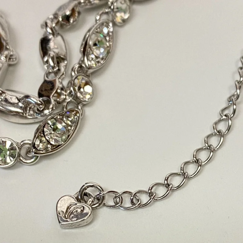 Heart-Shaped Blue Glass Pendant Necklace with Silver-Tone Chain - Elegant Design