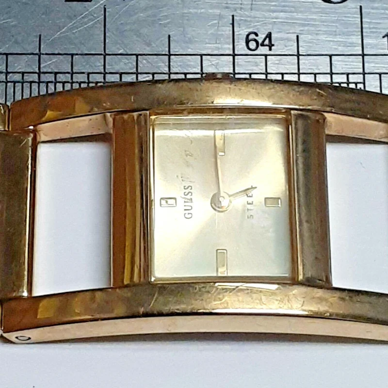 GUESS GOLD TONE WATCH GUESS STEEL WATER RESISTANT JAPAN MOVT