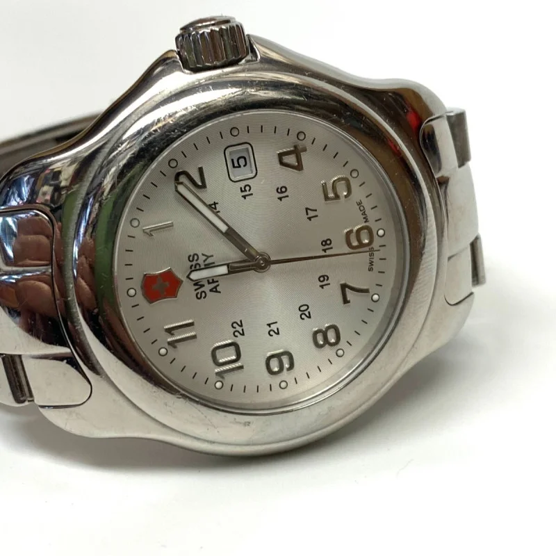Victorinox Swiss Army  100 meter Date Watch New Battery