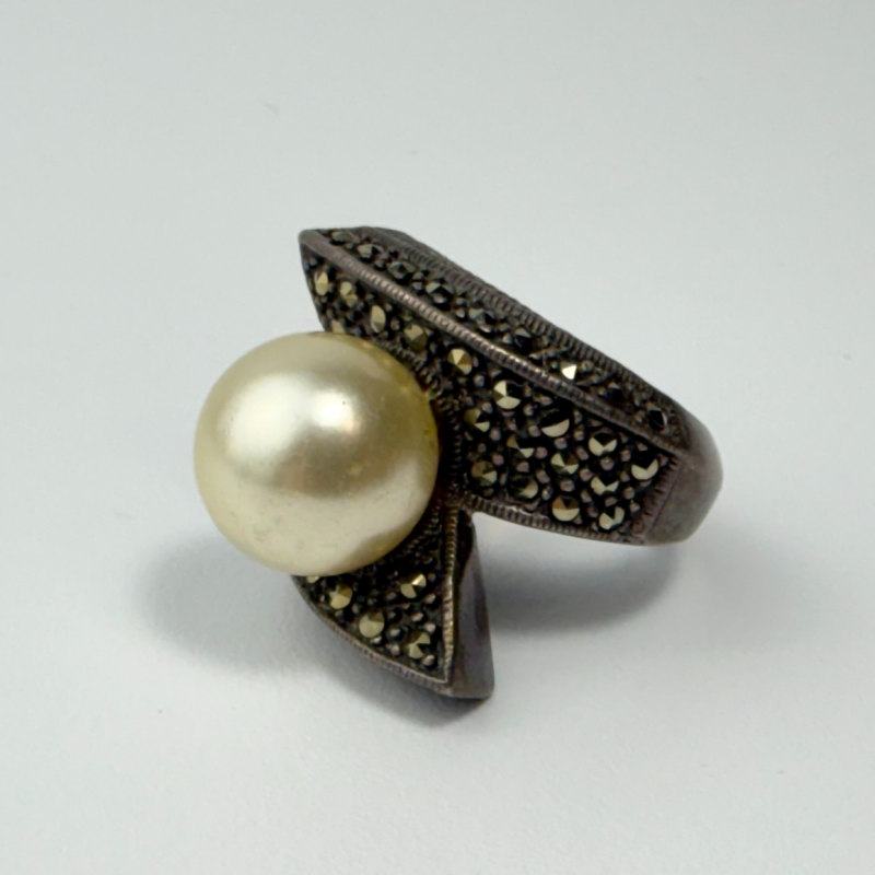 925 Sterling Silver  Vintage Pearl & Marcasite Cocktail Ring Size 6