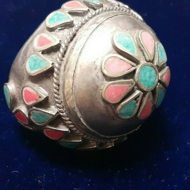 Beautiful Pink & Green Colored Sterling Silver Size 11 Ring Beautiful Pink & Green Colored Sterling Silver Size 11 Ring