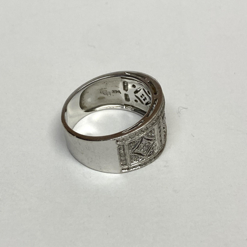 14k Ring with Diamond Style Studded Ring, 6.6 g, Size: 7