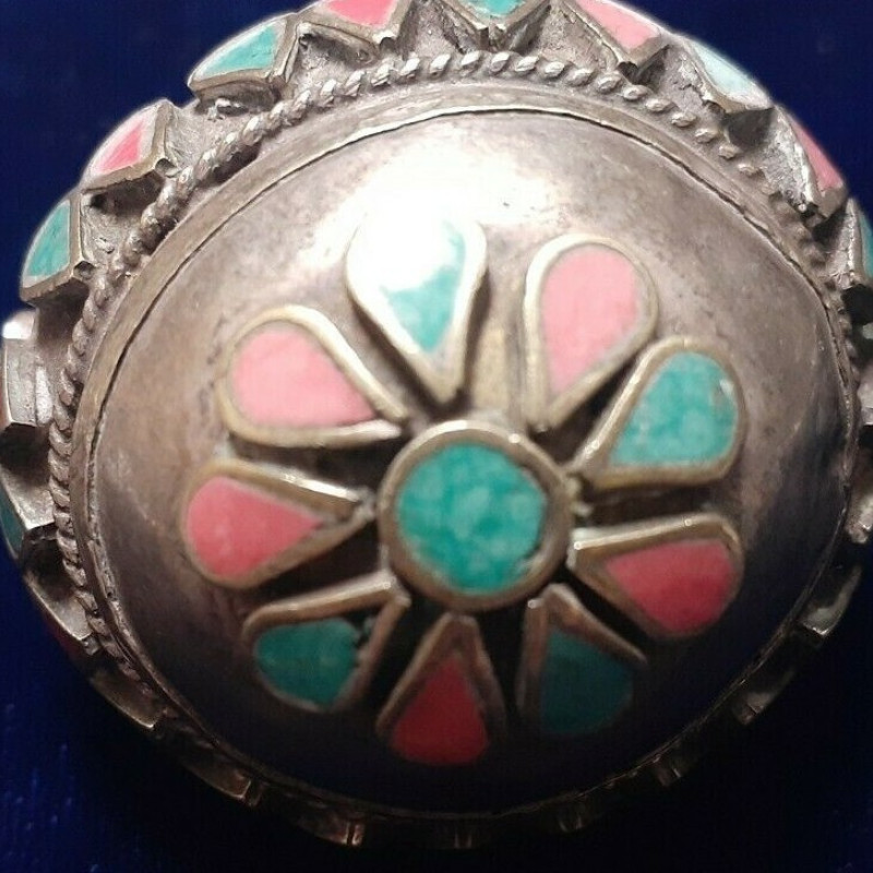 Beautiful Pink & Green Colored Sterling Silver Size 11 Ring Beautiful Pink & Green Colored Sterling Silver Size 11 Ring
