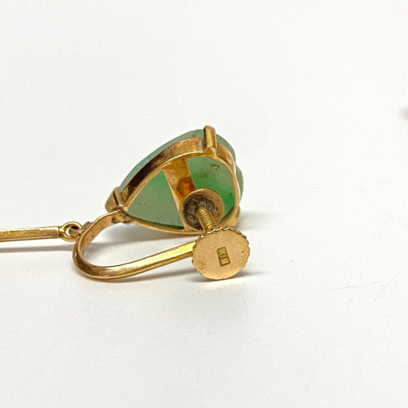 Elegant Natural Green Carved Jade Earring in 18K Yellow Gold Elegant Natural Green Carved Jade Earring in 18K Yellow Gold