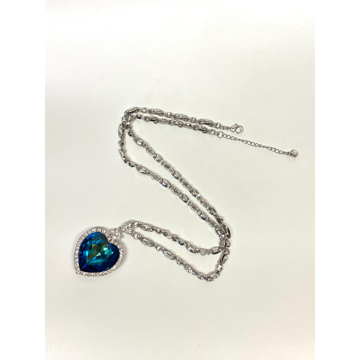 Heart-Shaped Blue Glass Pendant Necklace with Silver-Tone Chain - Elegant Design