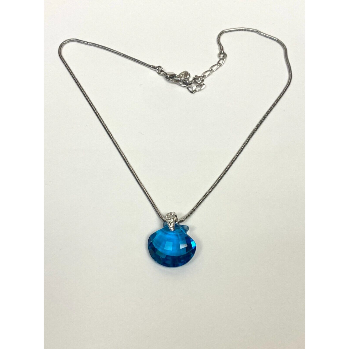Swarovski Crystal Necklace Blue Scallop Clam Shell Pendant 17"