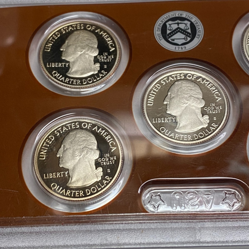2014 Proof set San Francisco mint, 9 coins, two cases with 1$ and Quarter Dollar