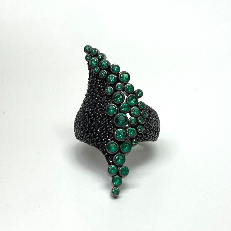 Sterling Silver Black Onyx and Green Emerald Ring Sterling Silver Black Onyx and Green Emerald Ring