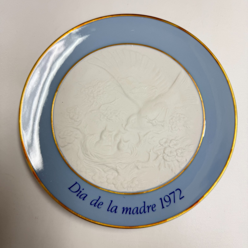 Lladro Dia de la Madre 1972 Mother's Day Plate Blue & White Bas Relief w/Box
