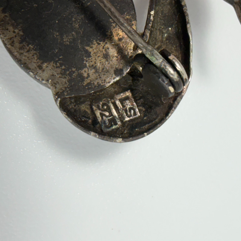 Vintage Sterling Silver Swan Brooch with black Onyx Belly and Marcasite detail