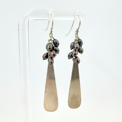 Boho Sterling Silver Dangle Earrings with Peacock-Colored Pearls Bead Clusters Boho Sterling Silver Dangle Earrings with Peacock-Colored Pearls Bead Clusters