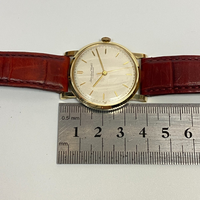 Vintage IWC SCHAFFHAUSEN 18k Yellow Gold Wristwatch 33.5mm