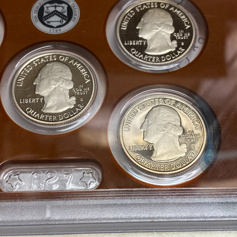 2014 Proof set San Francisco mint, 9 coins, two cases with 1$ and Quarter Dollar