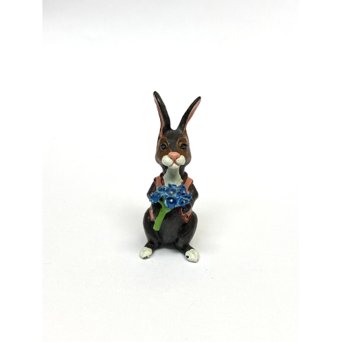 BUNNY FIGURINES SET ONE HAS FLOWERS IN HAND BUNNY FIGURINES SET ONE HAS FLOWERS IN HAND