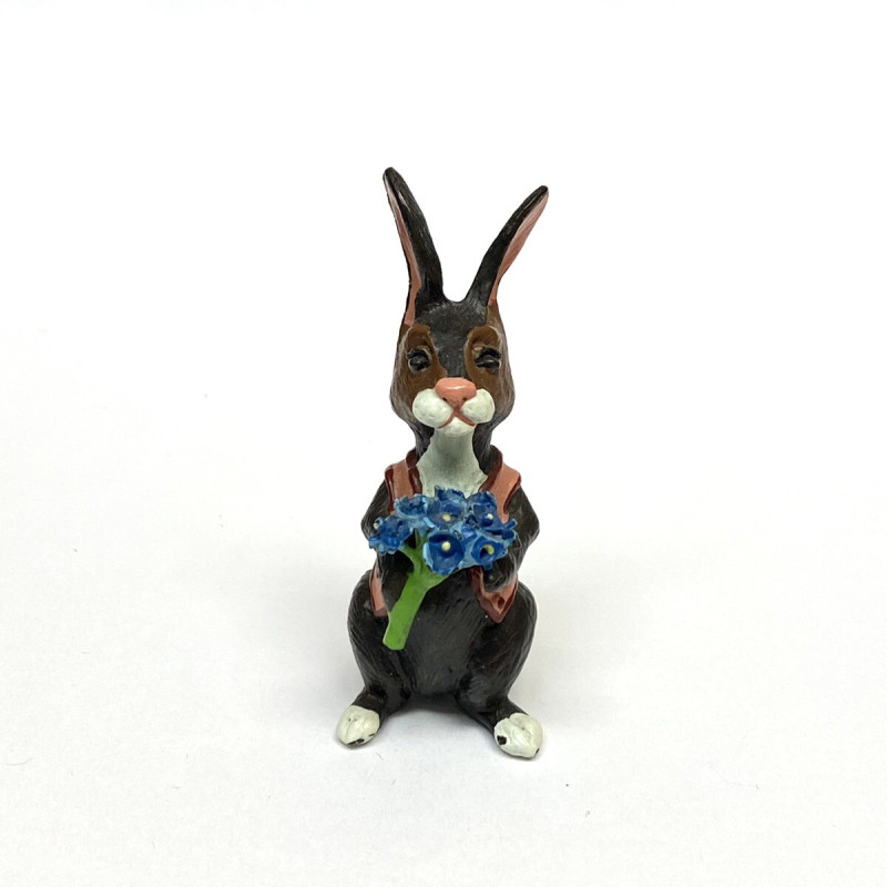 BUNNY FIGURINES SET ONE HAS FLOWERS IN HAND BUNNY FIGURINES SET ONE HAS FLOWERS IN HAND