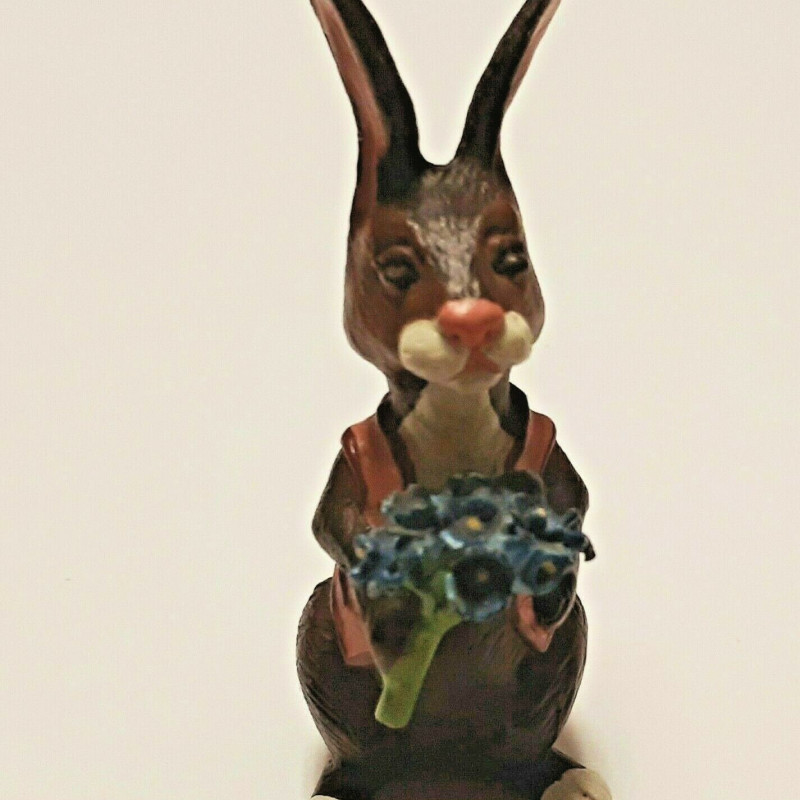 BUNNY FIGURINES SET ONE HAS FLOWERS IN HAND BUNNY FIGURINES SET ONE HAS FLOWERS IN HAND