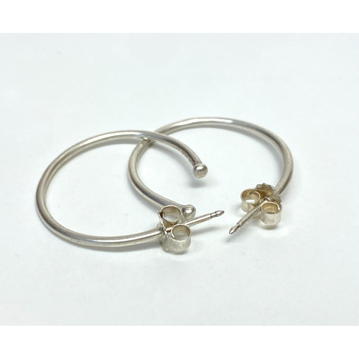 100% Authentic Pandora Post Medium Round Smooth Hoop Earrings - 290650