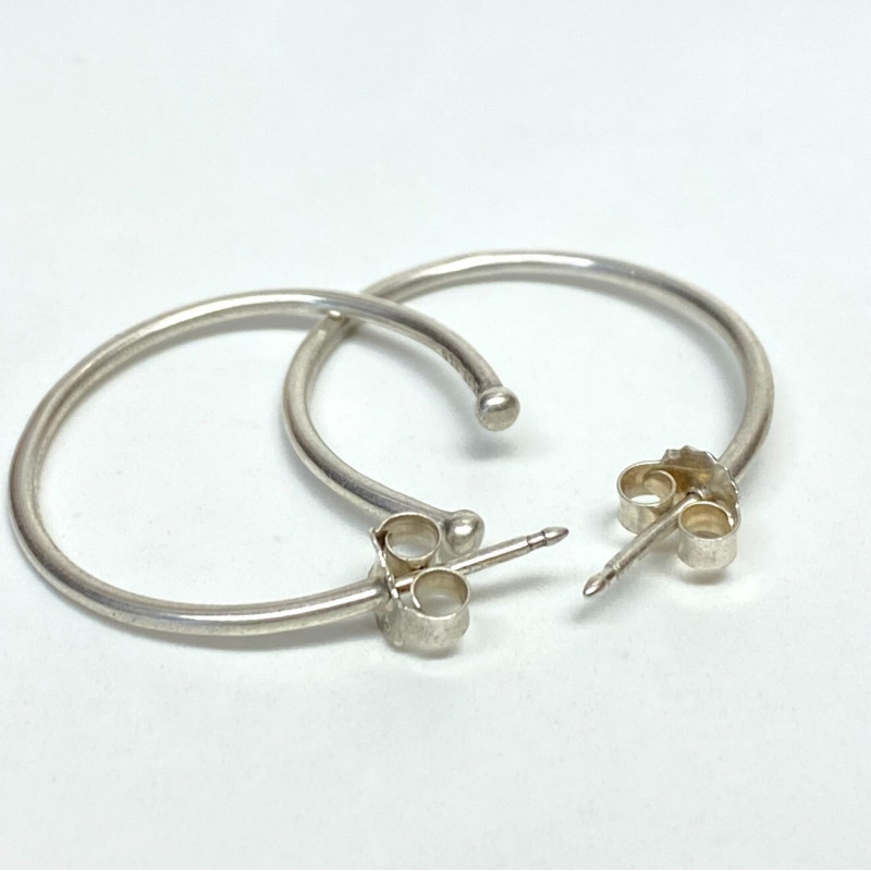 100% Authentic Pandora Post Medium Round Smooth Hoop Earrings - 290650 100% Authentic Pandora Post Medium Round Smooth Hoop Earrings - 290650