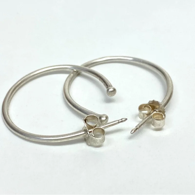 100% Authentic Pandora Post Medium Round Smooth Hoop Earrings - 290650