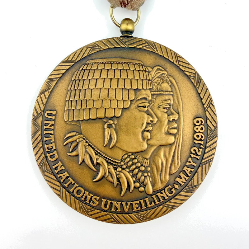 Vintage Budweiser "Great Kings & Queens of Africa" 1989 Commemorative Medal 70mm