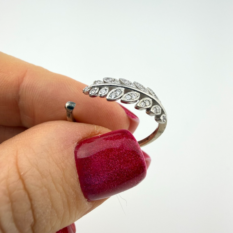 Olive Leaves 925 Sterling Silver  Ring Size 7 CZ