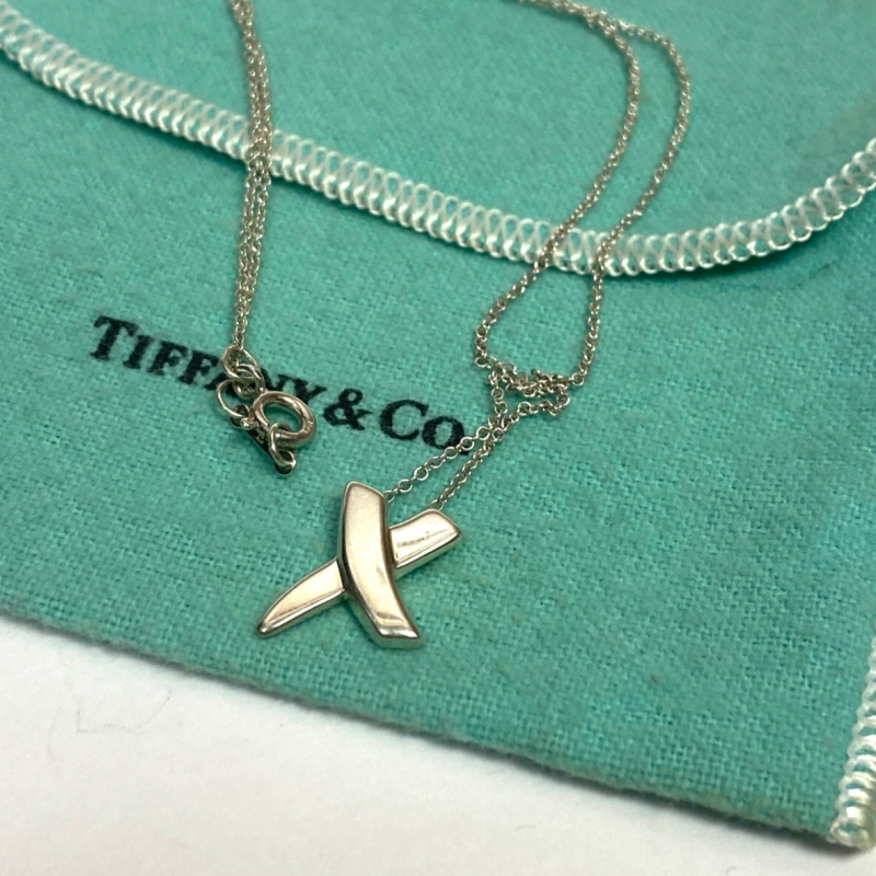 Tiffany & Co. Paloma Picasso Top Cross Kiss Necklace Silver 925