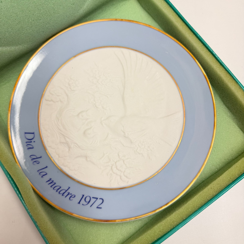 Lladro Dia de la Madre 1972 Mother's Day Plate Blue & White Bas Relief w/Box