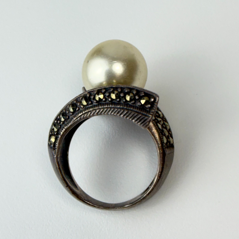 925 Sterling Silver  Vintage Pearl & Marcasite Cocktail Ring Size 6
