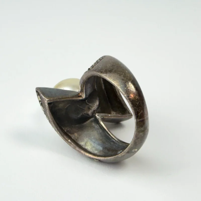 925 Sterling Silver  Vintage Pearl & Marcasite Cocktail Ring Size 6
