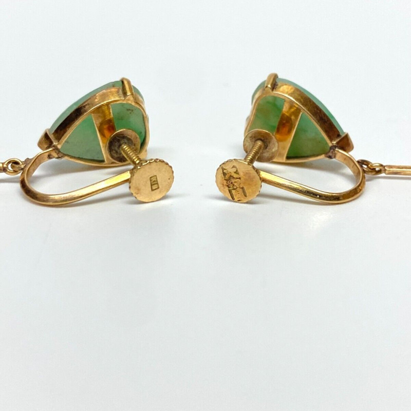 Elegant Natural Green Carved Jade Earring in 18K Yellow Gold Elegant Natural Green Carved Jade Earring in 18K Yellow Gold