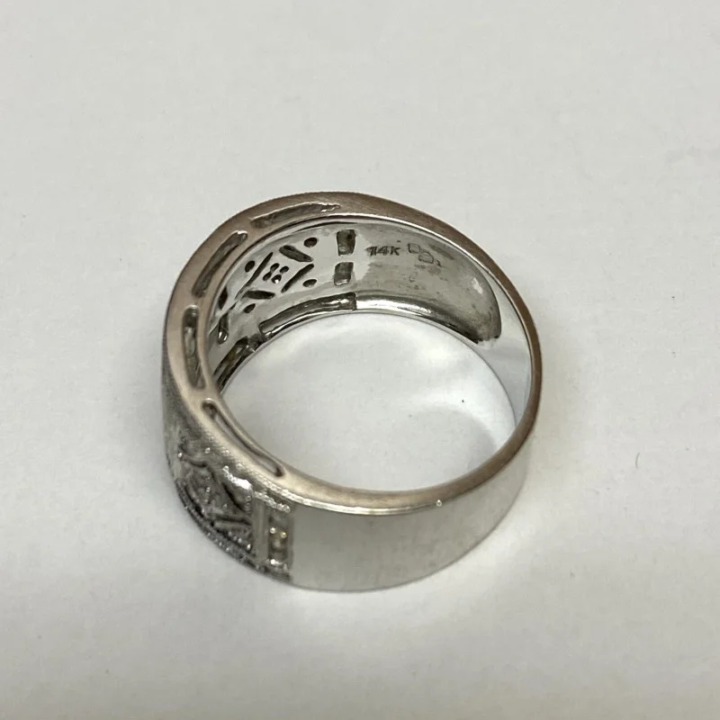 14k Ring with Diamond Style Studded Ring, 6.6 g, Size: 7