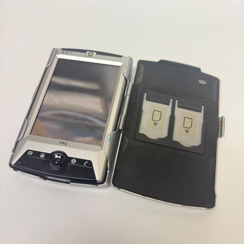 HP iPAQ hx2750 Pocket PC PDA + Original RhinoSkin Case Untested No Charger