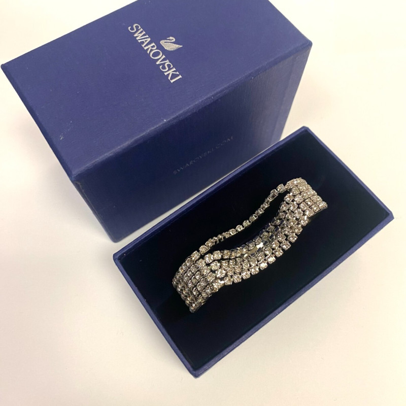 SWAROVSKI Ladies Fit White Stainless Steel Bangle SWAROVSKI Ladies Fit White Stainless Steel Bangle
