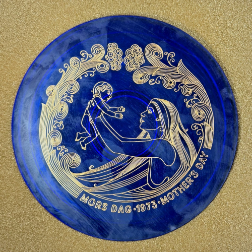 Vintage Mother's Day Plate - Cobalt Blue with Gold Etching Sweden 1973 w/Box Vintage Mother's Day Plate - Cobalt Blue with Gold Etching Sweden 1973 w/Box