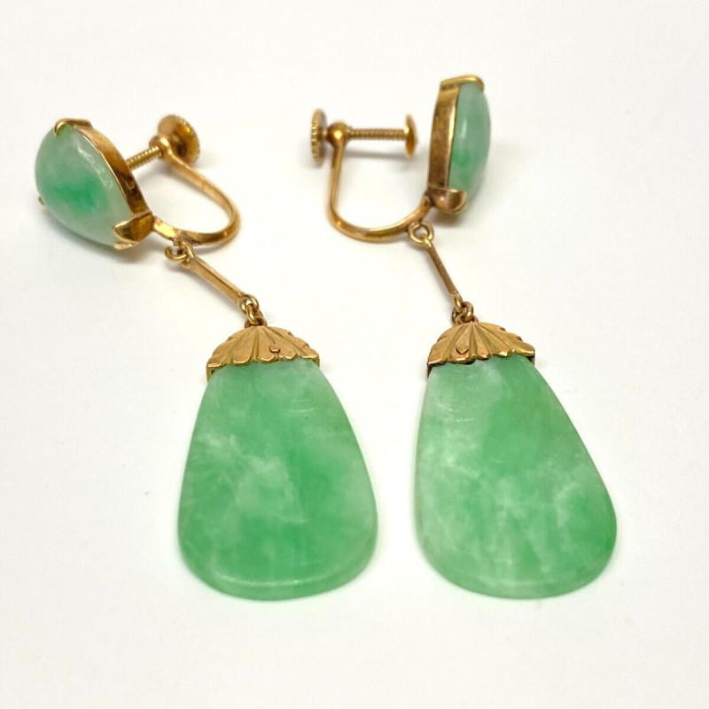 Elegant Natural Green Carved Jade Earring in 18K Yellow Gold Elegant Natural Green Carved Jade Earring in 18K Yellow Gold