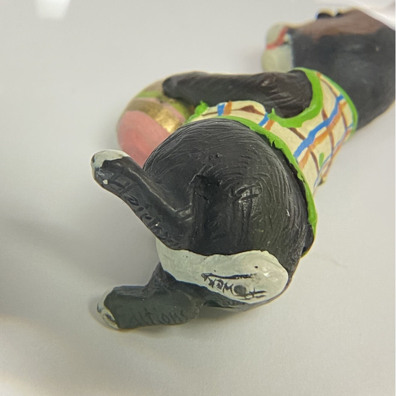 Authentic Vintage Heirloom Edition Rabbit Bunny Holding Egg Cast Iron Figurine ! Authentic Vintage Heirloom Edition Rabbit Bunny Holding Egg Cast Iron Figurine !