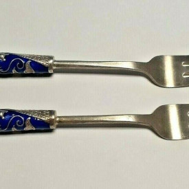  OLD STYLE STERLING SILVER   Designed With Blue & Silver Dragon Fork set