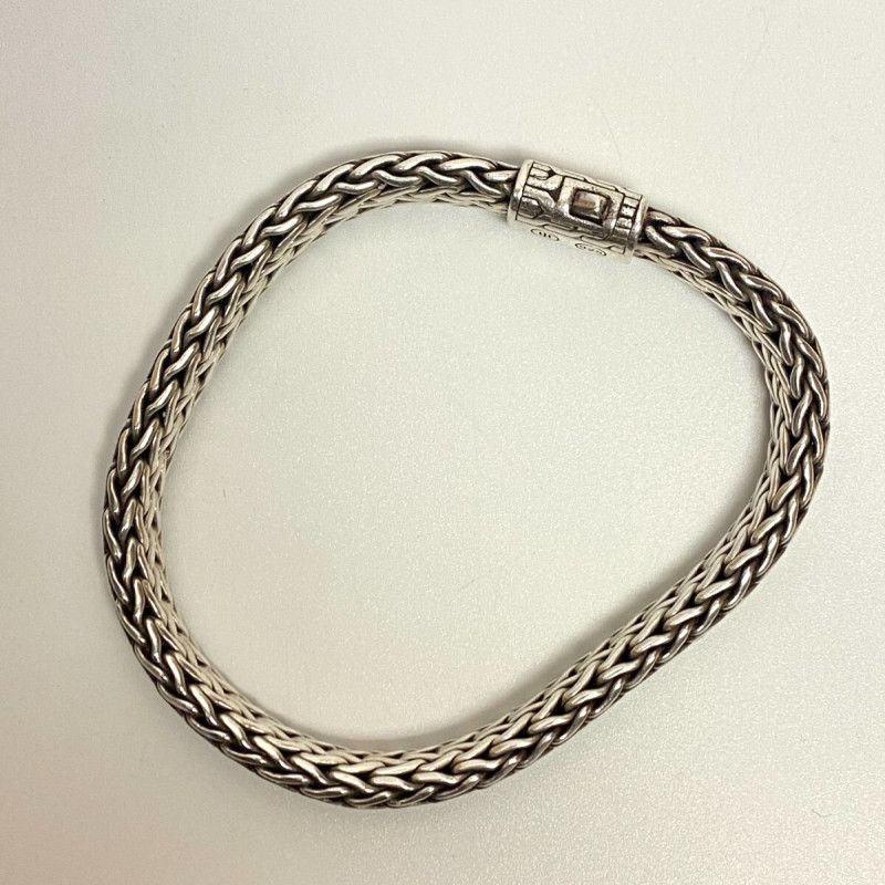 John Hardy Sterling Silver Chain Bracelet 8 inch, 8 mm diameter John Hardy Sterling Silver Chain Bracelet 8 inch, 8 mm diameter