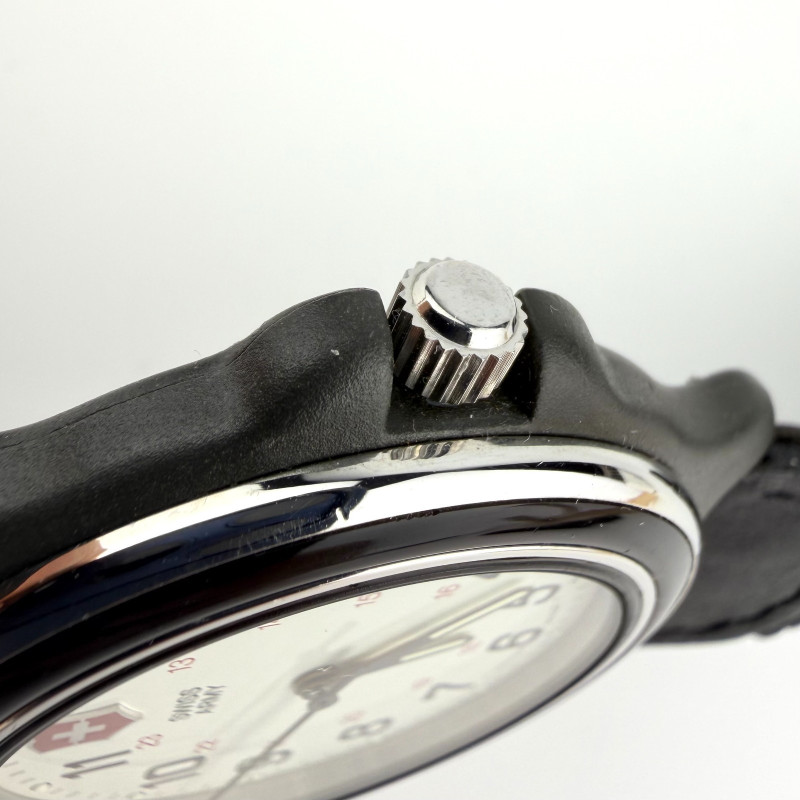 Mens Classic Victorinox Swiss Army 24-Hour Watch Black Bezel White Dial