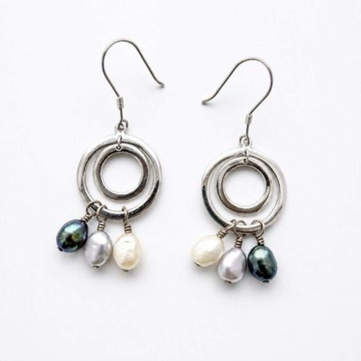 Tiffany & Co Iridesse pearl FWP circle drop earrings - Tiffany & Co.