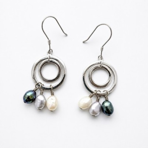Vintage Sterling Silver Pearl Dangle Earrings Black & White Pearls Hook Style Vintage Sterling Silver Pearl Dangle Earrings Black & White Pearls Hook Style