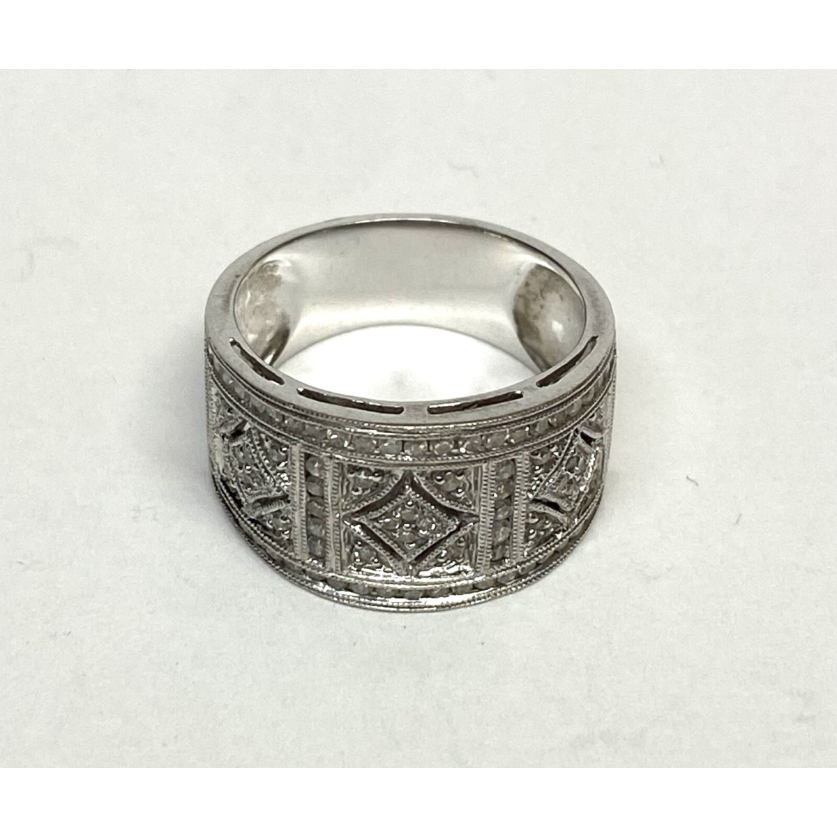 14k Ring with Diamond Style Studded Ring, 6.6 g, Size: 7