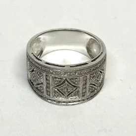14k Ring with Diamond Style Studded Ring, 6.6 g, Size: 7