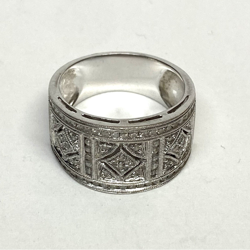 14k Ring with Diamond Style Studded Ring, 6.6 g, Size: 7