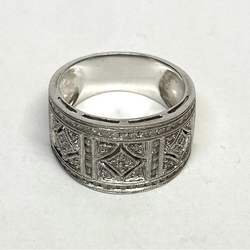14k Ring with Diamond Style Studded Ring, 6.6 g, Size: 7