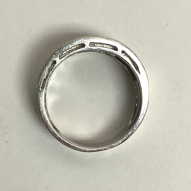 14k Ring with Diamond Style Studded Ring, 6.6 g, Size: 7