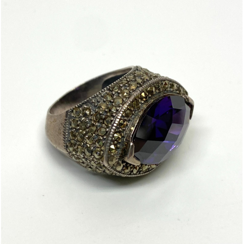 Vintage Sterling Silver Amethyst & Marcasite Ring Vintage Sterling Silver Amethyst & Marcasite Ring
