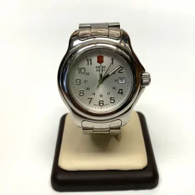Victorinox Swiss Army  100 meter Date Watch New Battery