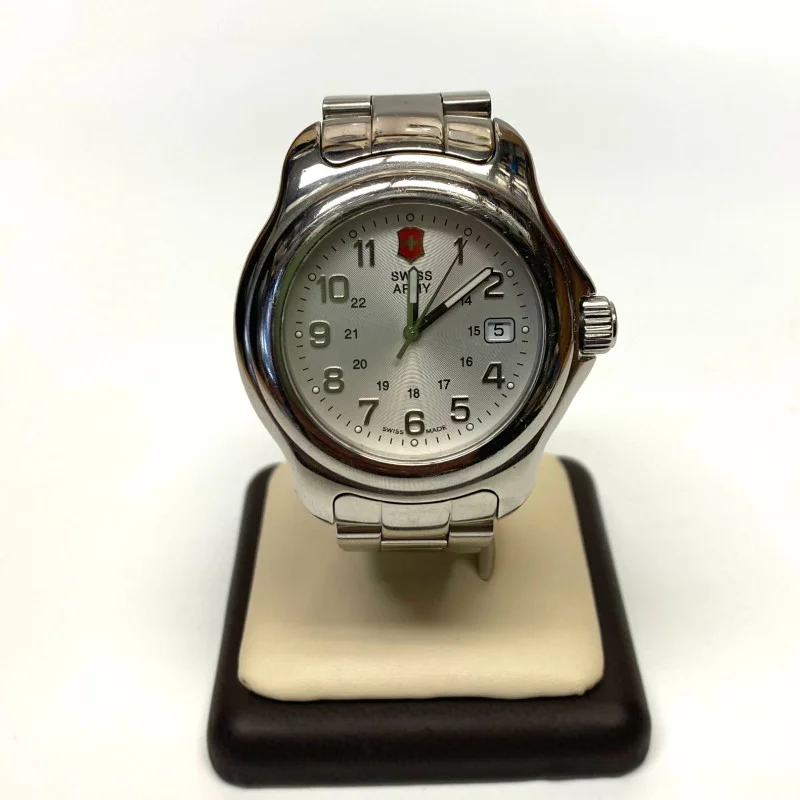Victorinox Swiss Army  100 meter Date Watch New Battery