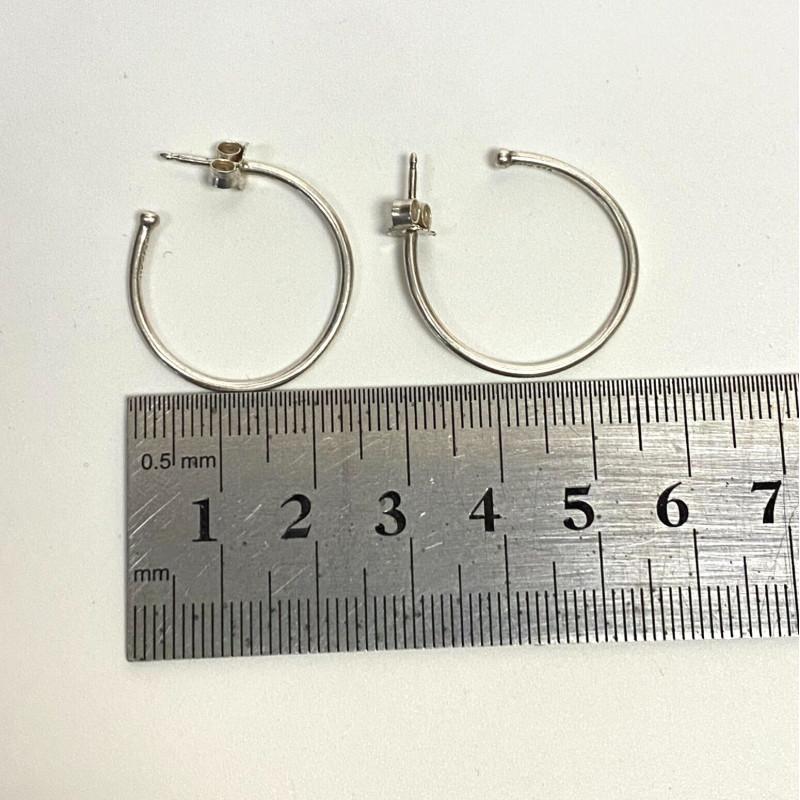 100% Authentic Pandora Post Medium Round Smooth Hoop Earrings - 290650 100% Authentic Pandora Post Medium Round Smooth Hoop Earrings - 290650